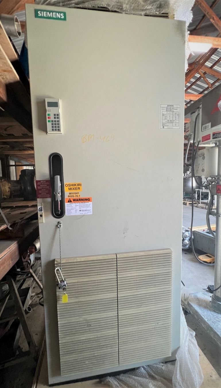 200 HP Siemens Adjustable Frequency Controller/Variable Frequency Drive model 6SE7232-3FG00-3AB0-Z. Serial# 6SE72-9-LB0X-2. 200HP.  575 +/- 15% Volt. 60Hz. 3PH. 