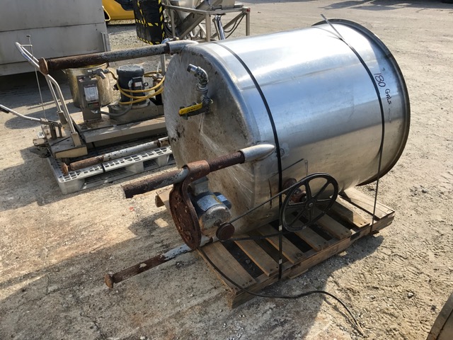 used 200 Gallon Stainless steel tank.  Has side entering mixer(not sure if it works). 41