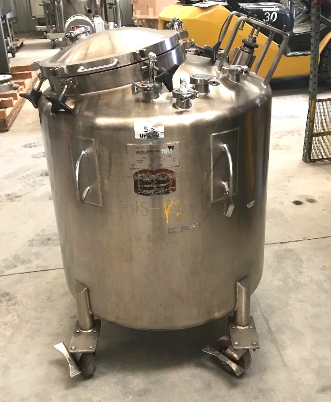 ***SOLD*** (1) Used 132 Gallon (500 Liter) LEE portable Tote/Vacuum Vessel with Mixing Shaft. 34