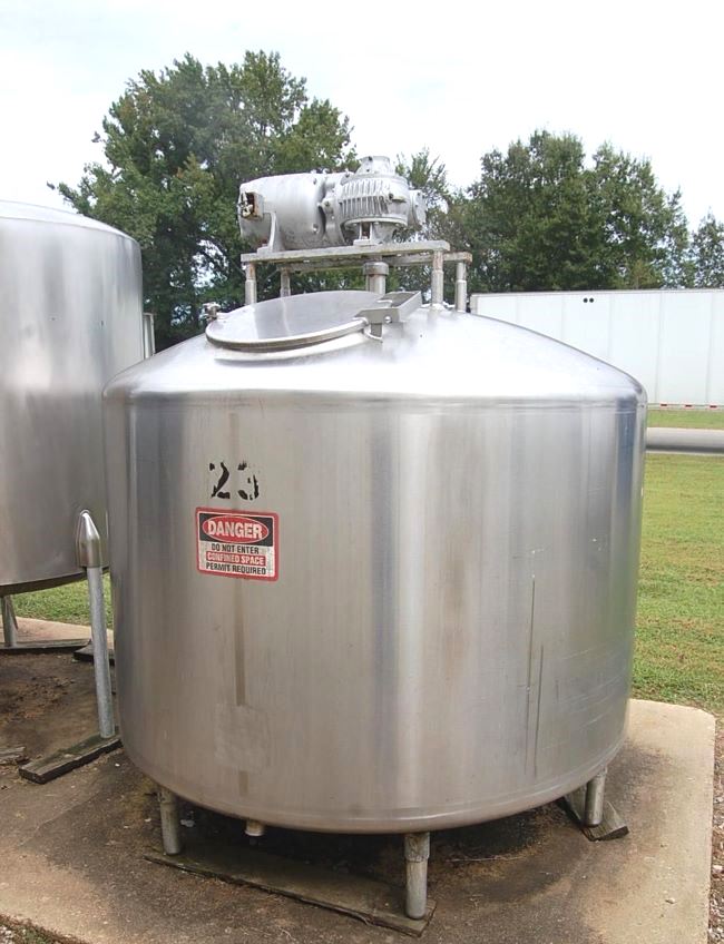 ***SOLD*** Used 750 Gallon Stainless steel Mix Tank.  6' Dia.  X 3'6