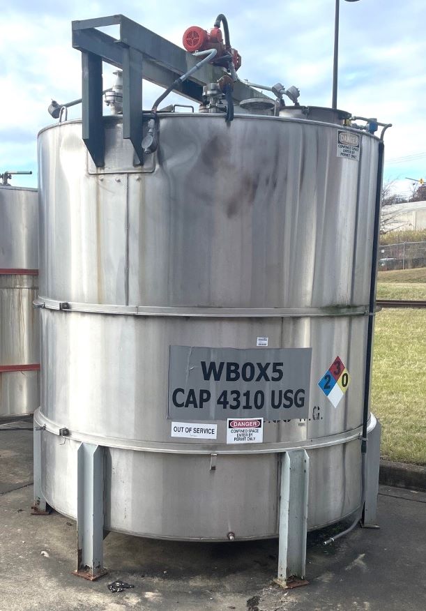 ***SOLD*** 4300 Gallon Stainless Steel Mix Tank. Top mounted mixer. Cone Bottom. 9' dia. x 9' T/T (13' Overall Height). From Brewery in sanitary application. (brewery tank)