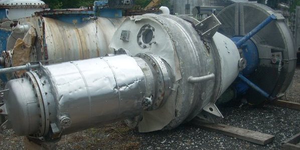 Used 35 cuft (1 m3) Krauss Maffei Titus Nauta mixer/conical vacuum blender and dryer, conical dryer. Model TMT1/200.  316 Ti Stainless steel vessel with 316L stainless steel screw.  Rated -14.5 PSI/ 40 PSI @ 330 degF (-1/3 bar g @ 165 degC).  Jacket and Screw rated 90 PSI @ 330 degF (6 bar @ 165 degC).  Screw  is 8