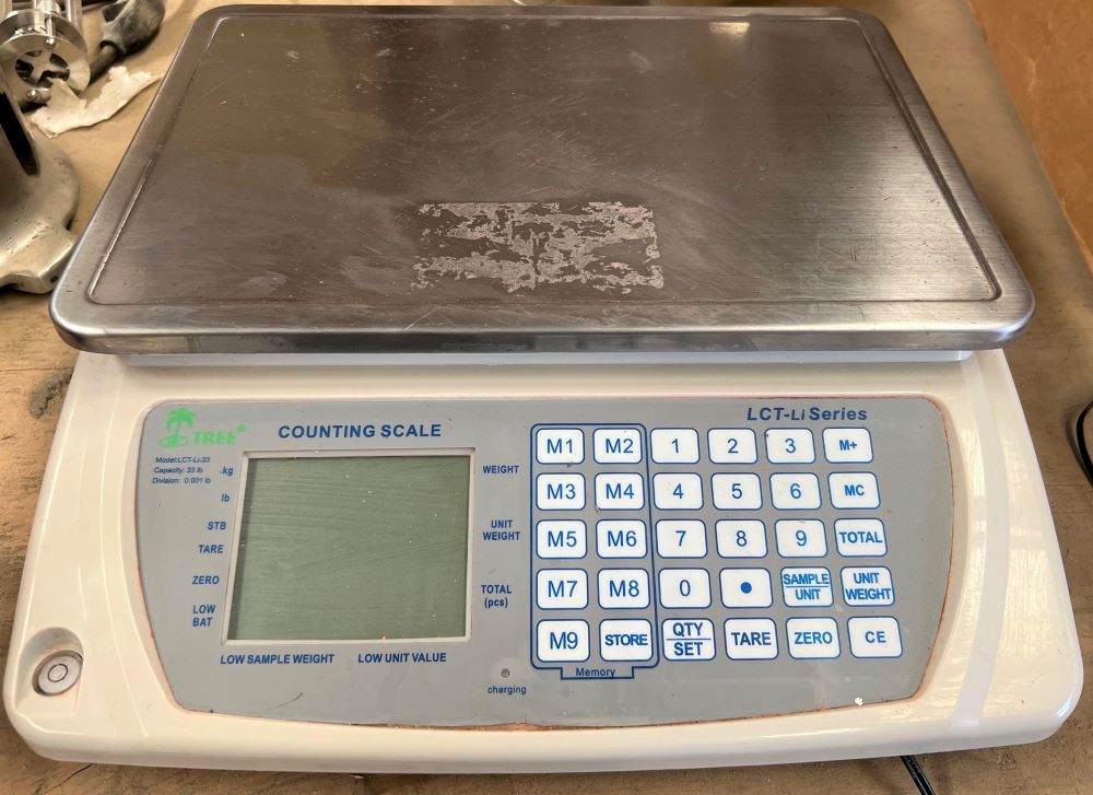 TREE LCT-LI-33 LARGE COUNTING SCALE, 33 LB X 0.001 LB. weighing pan measures 9