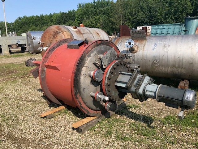 used 300 Gallon Reactor Stainless Steel with Jacket and Mixer. Built by Pottstown Welding. Approx. 4' Dia. x 3'T/T.  Internal rated 15/Full Vacuum @ 212 Deg.F. Carbon Steel Jacket rated 65 PSI @ 212 Deg.F..  Has UL rated motor for Hazardous locations 3/5 HP, 190/380/230/460 volt, 1460/1750rpm into Philadelphia PV-4PTS gear box with 25.6-1 ratio for approx 69 RPM output.  2