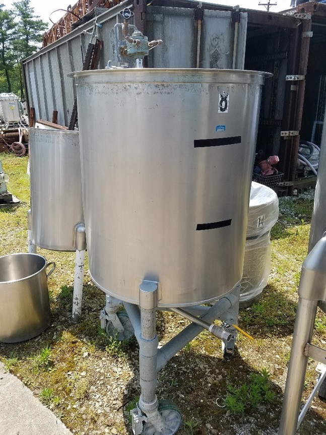 ***SOLD*** used 100 gallon Stainless Steel Mix Tank. Has pneumatic/air mixer, agitator. 30