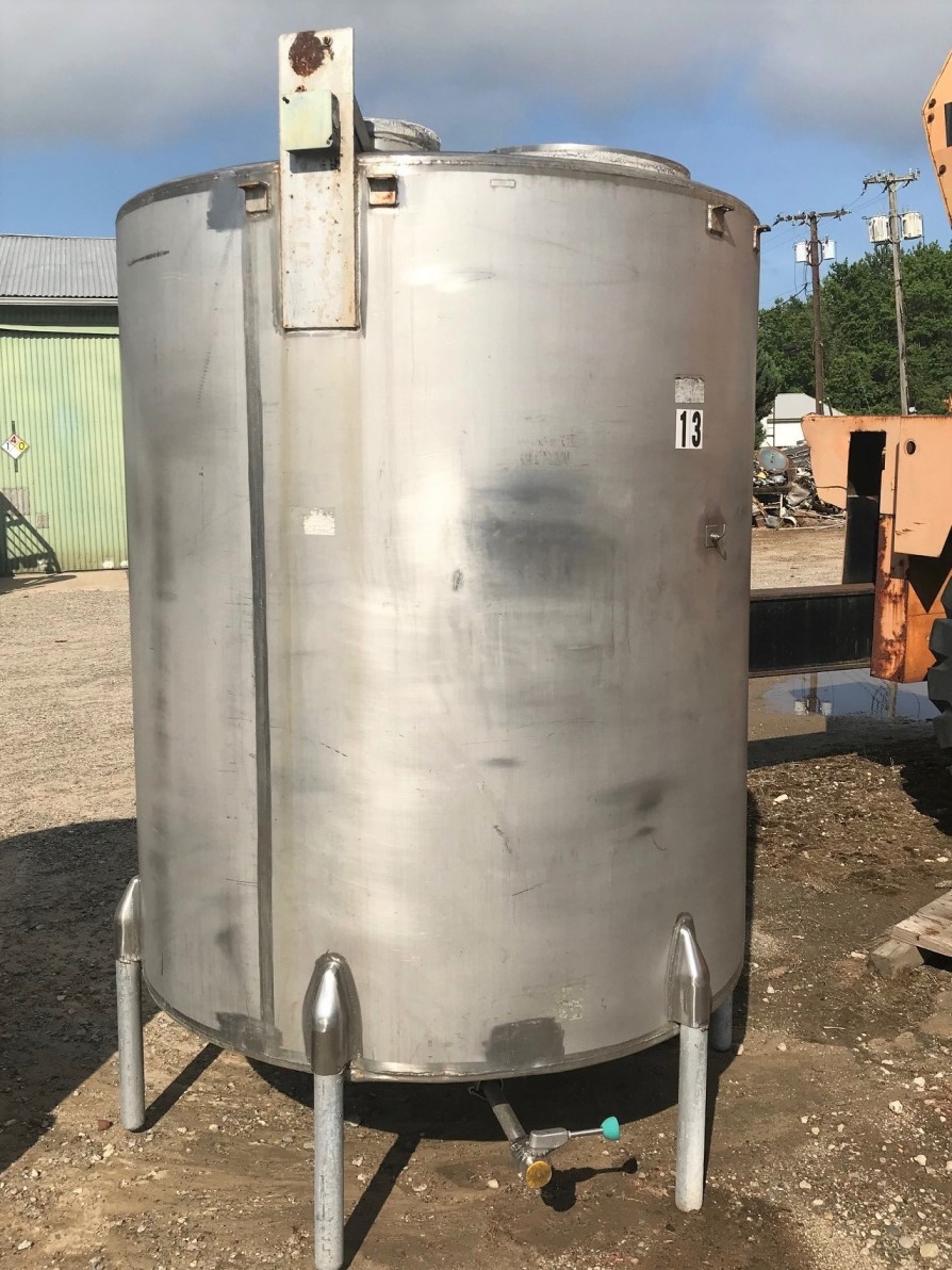 used 850 Gallon Stainless Steel Tank.  5' Dia. x 6' T/T. Dish bottom with 1.5