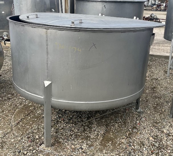 550 Gallon 316 Stainless Steel tank.  Open Top with lift off lid and Slope bottom to a 1.5
