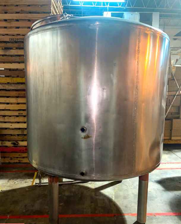 600 Gallon Sanitary Stainless Steel Tank.  Dish top and Bottom.  5'4
