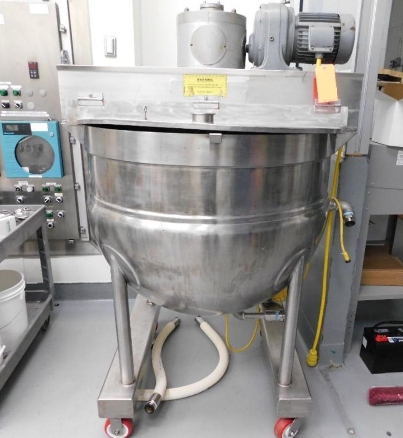 150 Gallon Jacketed Double Motion Mix Kettle.  Built by JC Pardo.  Rated 125 PSI @ 350 Deg.F. Portable on wheels.  Hinged lids.  No scrapper blades installed.  Unit has been tested and is ready to go. Last used in Sanitary Pharmaceutical application.
