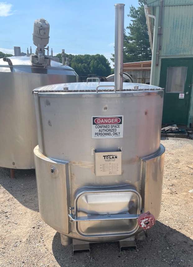 used Tolan 400 gallon Jacketed Stainless Steel Brew tank with filter plate.  4'dia.x 4' T/T.  Flat top with hinged lid.  Dish bottom. Unit has screen near bottom tangent line to keep solids from draining.  Jacket rated 150/FV PSI @ 400 Deg.F.. Has 20