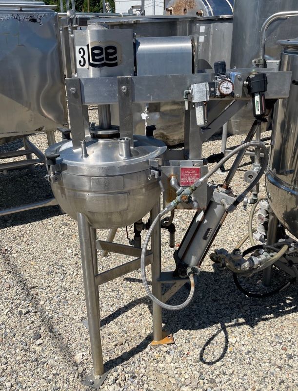 used 5 Gallon LEE Jacketed Mix Kettle with scraper blades.  Model 5D9MT.  Internal rated 20 PSI @ 332 Deg.F. Jacket rated 90 PSI @ 332 Deg.F.  No motor included. Unit has tilt out mixer with air actuator assist. 