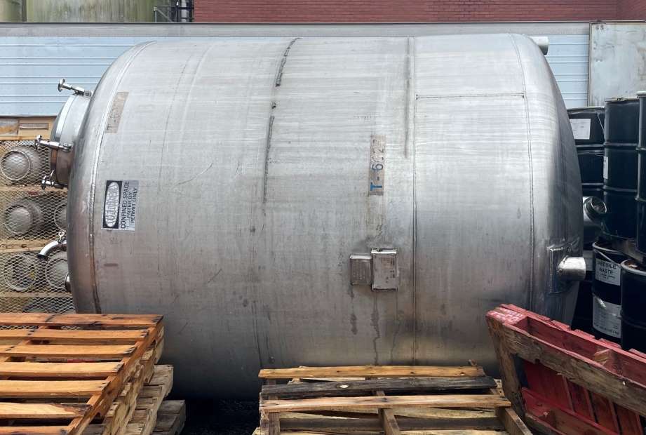 ***SOLD*** used 2600 Gallon Stainless Steel Vacuum rated Vessel.  Sanitary Construction. Rated 25/FV PSI @ 200 Deg.F. Built by Piersol Pine. NB# 313. Dish top with manway and agitator mount. 20